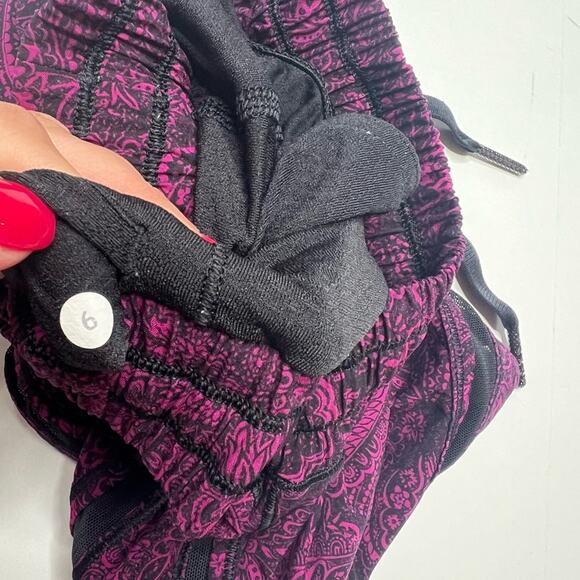 Lululemon Make A Move Shorts Purple Paisley - Picture 3 of 5